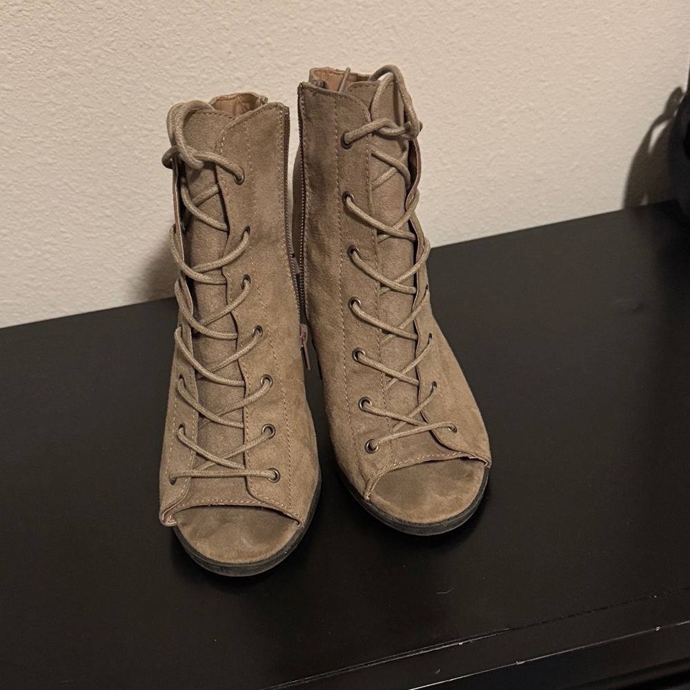 Women's Lace-Up Peep Toe Boots - Tan
